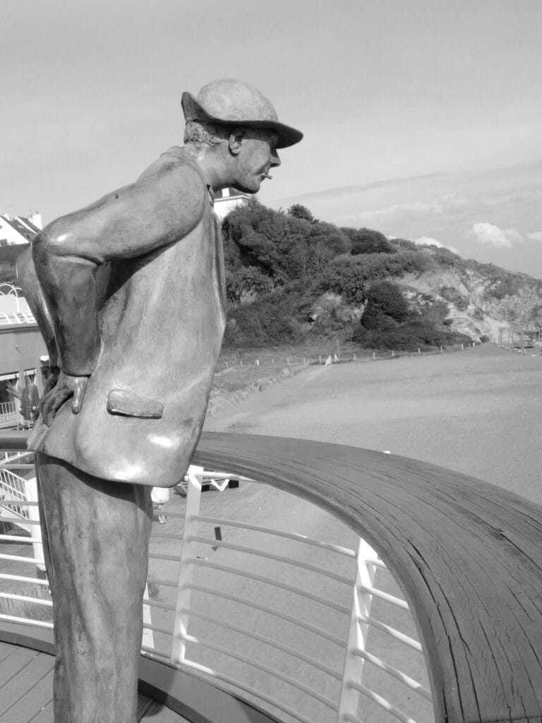 Statue of Mx Hulot scanning the beach at Saint-Marc sur Mer.
