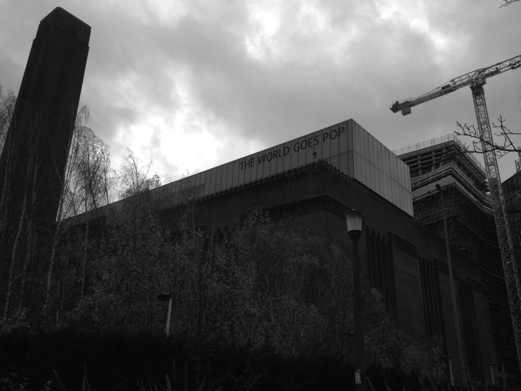 Announcement of the exhibition ‘The World Goes Pop’ on the building of the Tate Modern in London.